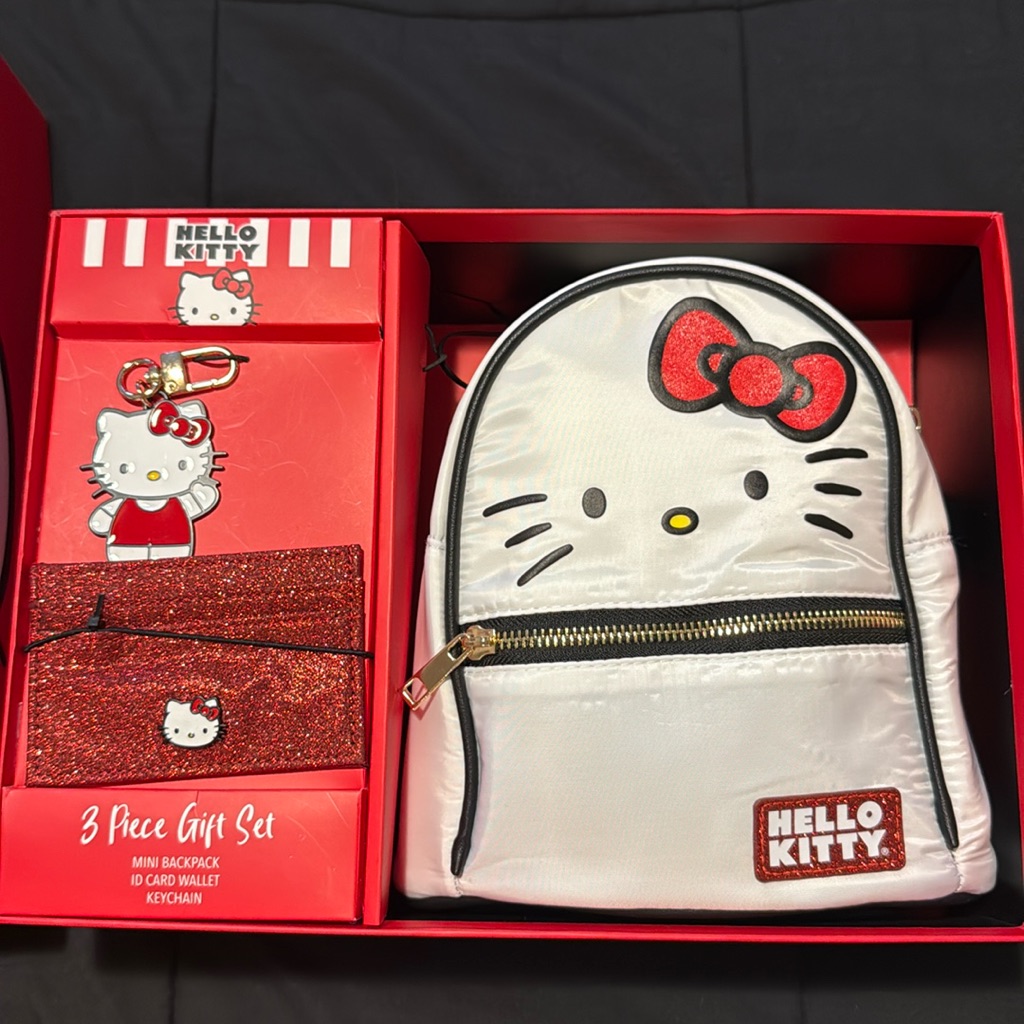Hello Kitty White And Red Accessory Set